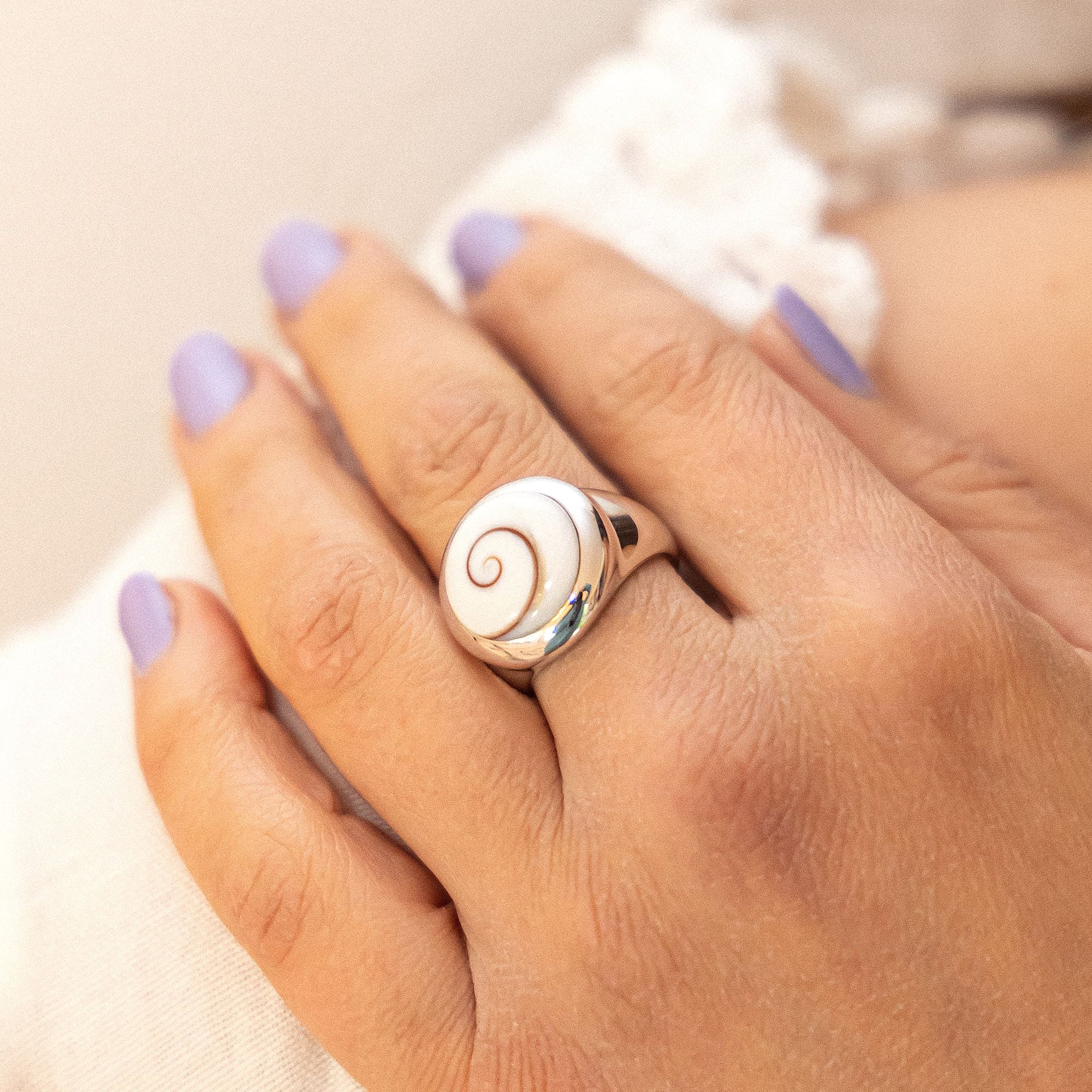 Ring Silber 925 rhodiniert mit weißer Muschel