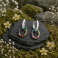 Rhodinierte Creolen aus 925 Sterling Silber mit ovalem Element aus mehrfarbigen Zirkonia in Regenbogenfarben